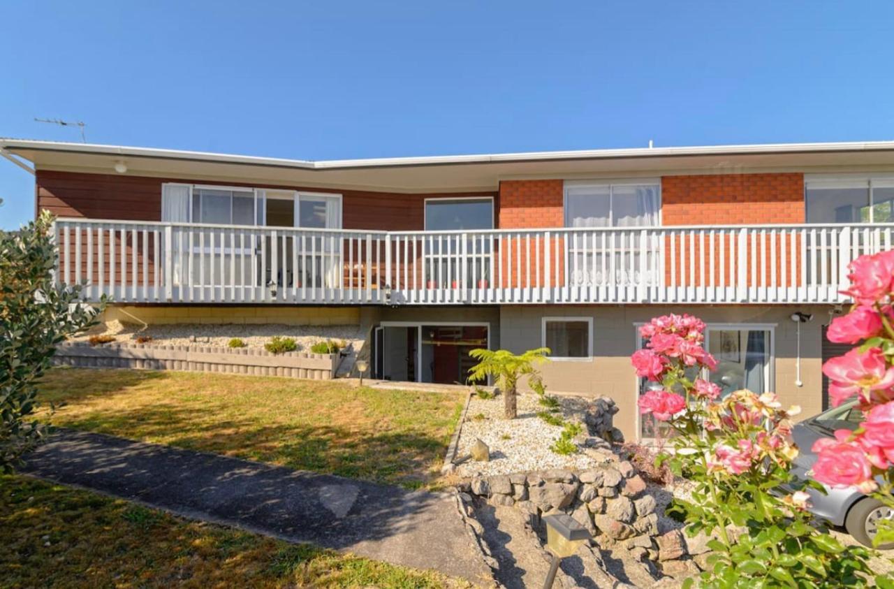 Spacious Utuhina Holiday House Rotorua Bagian luar foto