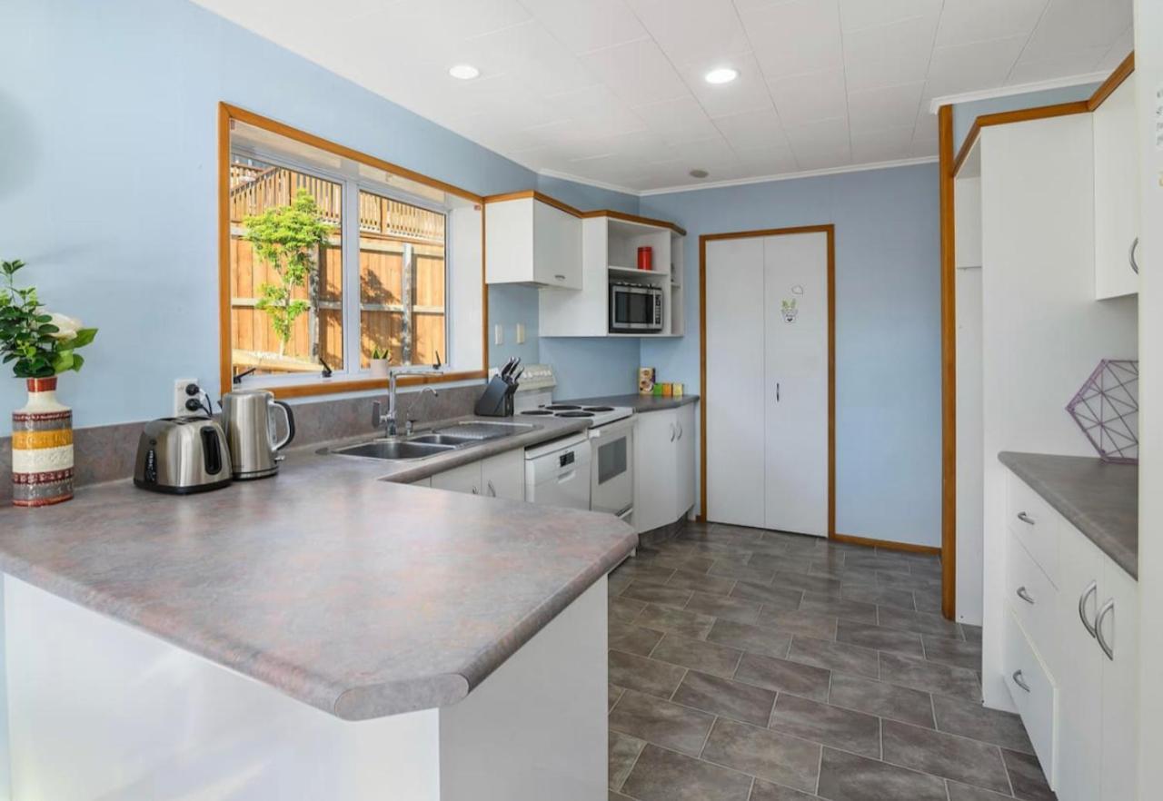 Spacious Utuhina Holiday House Rotorua Bagian luar foto